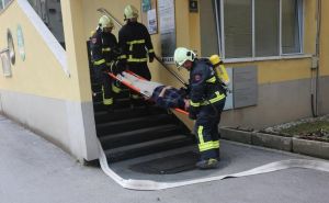 Požar na Čengić Vili: Izgorio ručak, vatrogasci na terenu bili sat vremena