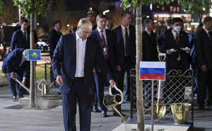 Putin još jednom javno ponižen: Ruski lider ponovo stavljen "na čekanje"