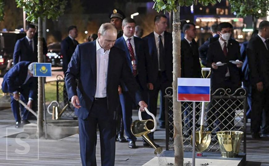Putin još jednom javno ponižen: Ruski lider ponovo stavljen "na čekanje"