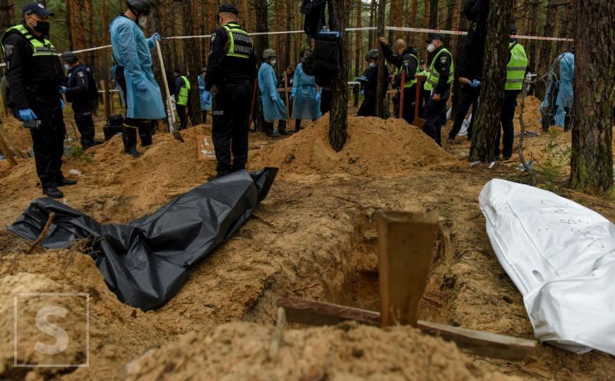 Novinarka na mjestu masovne grobnice: "Ovo tijelo je pripadalo 18-godišnjaku, bio je vezan i mučen"