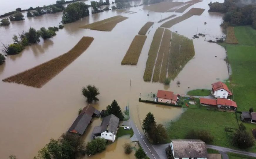 Hrvatska se bori s poplavama: Situacija i dalje teška, intervenirali vatrogasci, zatvorene ceste