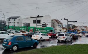 Snažan udar groma u Zagrebu: Ugasili se semafori, vlada potpuni haos