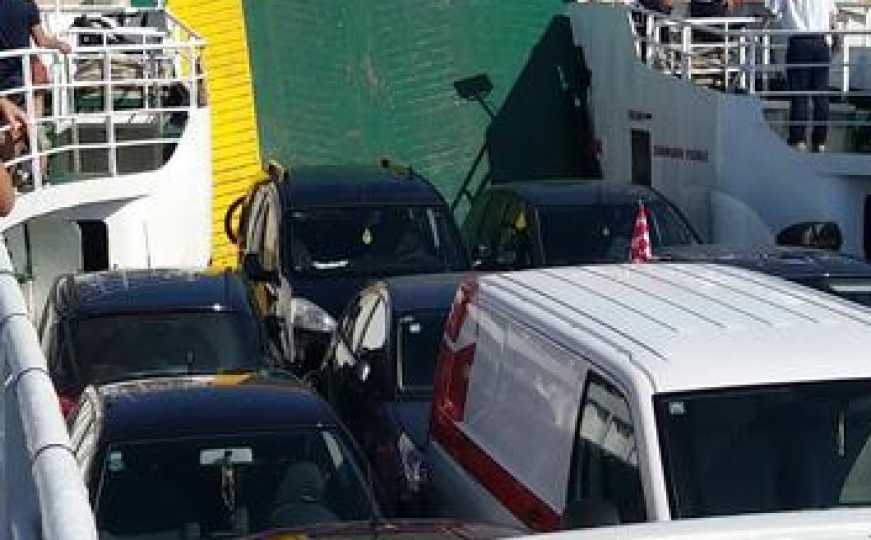 Tragedija na Krku: Automobilom htio ući na trajekt pa sletio u more i poginuo