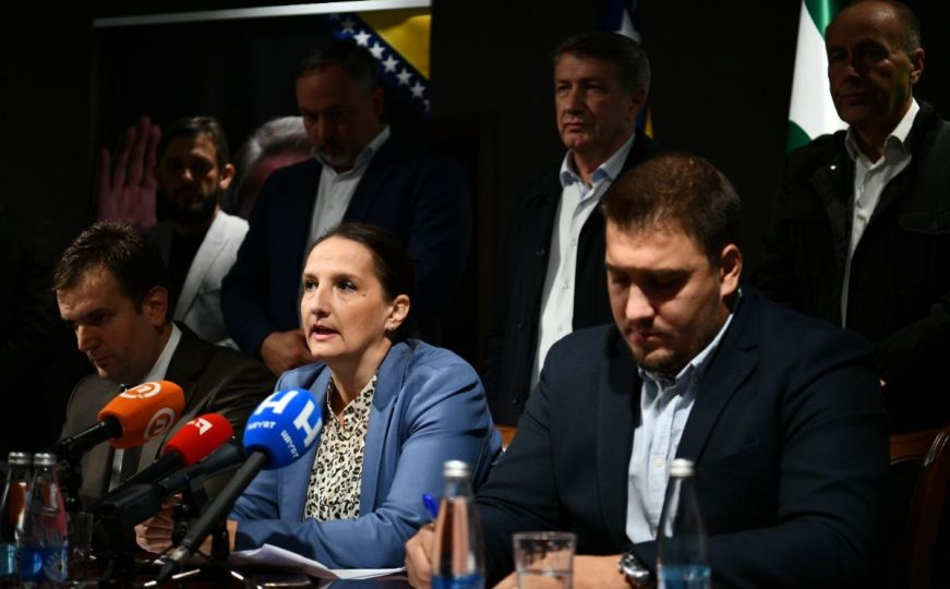 Teške optužbe SDA: Šta je sporno sa diplomom Elmedina Konakovića i ko ne govori istinu?