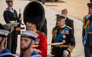 Sadržaj posebne oproštajne poruke: Šta je kralj Charles napisao majci na vrhu lijesa