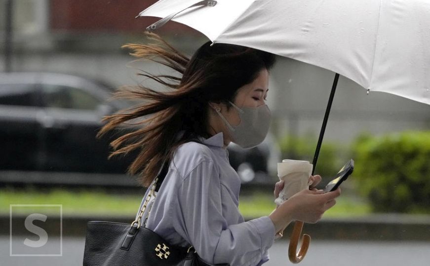 Snažan tajfun pogodio Japan, dvije osobe izgubile život