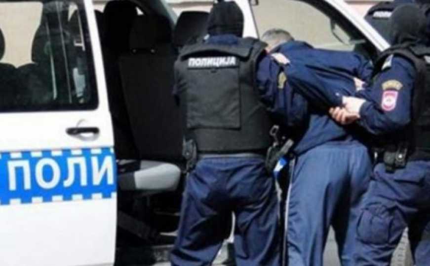 Hapšenje u Banjoj Luci: Kada su vidjeli policajce prosuli kokain sa telefona