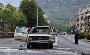 Teška saobraćajna nesreća u Mostaru, najmanje jedna osoba povrijeđena