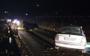 Teška nesreća na putu Kakanj - Zenica: U žestokom sudaru Passata i traktora povrijeđene tri osobe