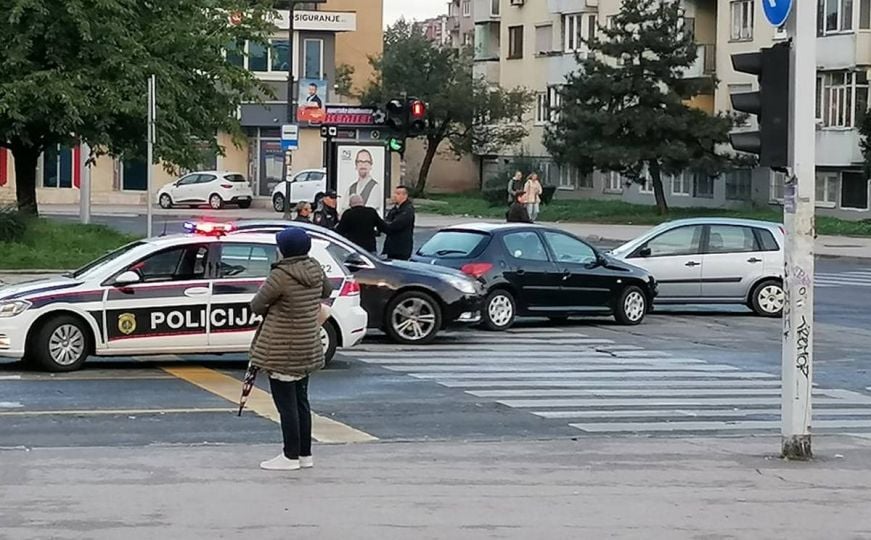 Saobraćajna nesreća na Čengić Vili u Sarajevu, učestvovala dva vozila