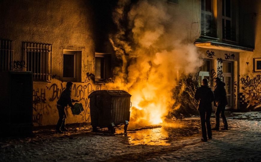 Policija traga za piromanima: Sumnjiče se da su Sarajliji zapalili podrum