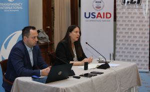 Šta su pokazali podaci Transparency International: Stranke trošile pare i "šakom i kapom"