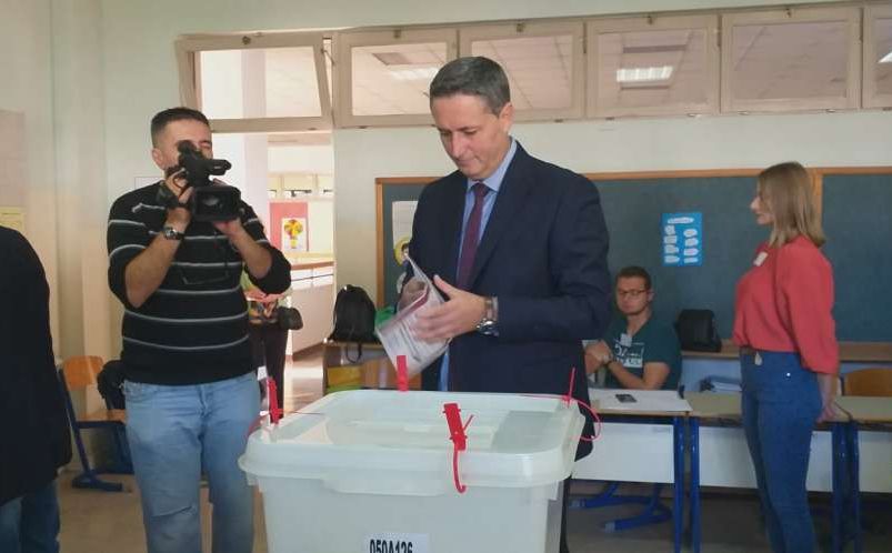 Kandidat ujedinjene opozicije za člana Predsjedništva BiH: Denis Bećirović glasao u Tuzli