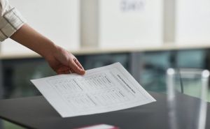 Prekinuto glasanje na biračkom mjestu u Bosanskom Novom, policija radi na slučaju