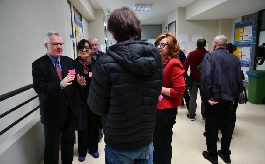 Ambasador SAD u BiH Michael Murphy obilazi biračka mjesta u Sarajevu