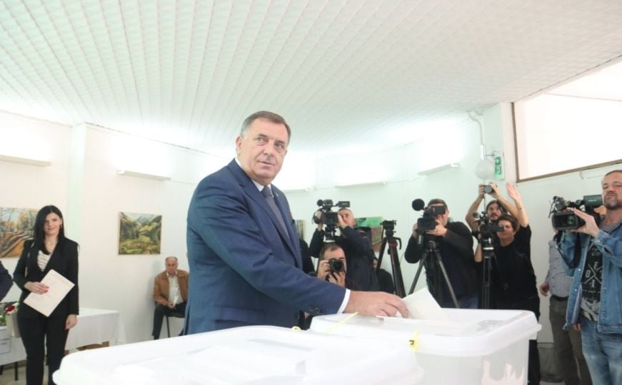 Dodik glasao u Laktašima: Osnovno pitanje je mir i stabilnost, a ne trač i galama