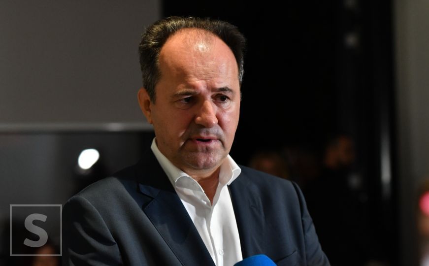 Safet Softić (SDA): Denis Bećirović ima nekoliko procenata prednosti nad Bakirom Izetbegovićem
