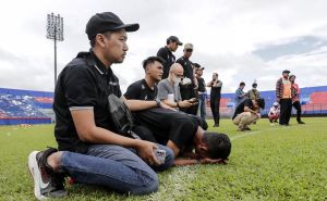 Srceparajuće scene iz Indonezije: Rijeke ljudi se opraštaju od 125 poginulih nakon utakmice
