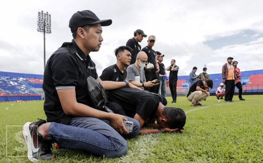 Srceparajuće scene iz Indonezije: Rijeke ljudi se opraštaju od 125 poginulih nakon utakmice