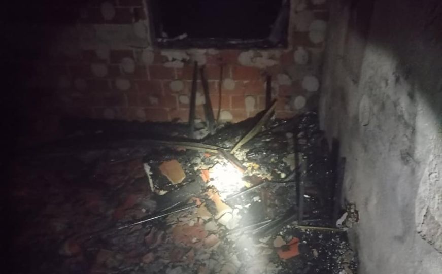 Gorjela kuća u Banjoj Luci: Prilikom intervencije povrijeđen vatrogasac