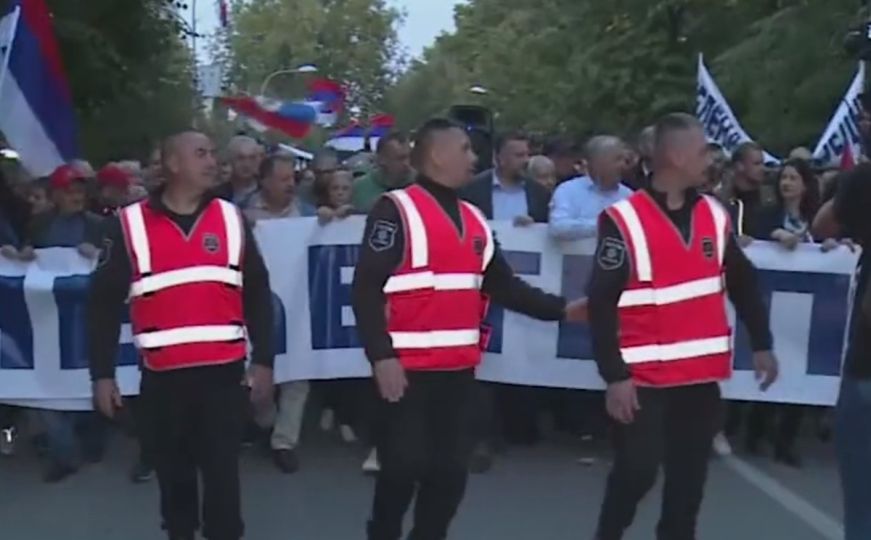 Demonstranti u Banjoj Luci u jedan glas uzvikivali: "Mile, lopove"