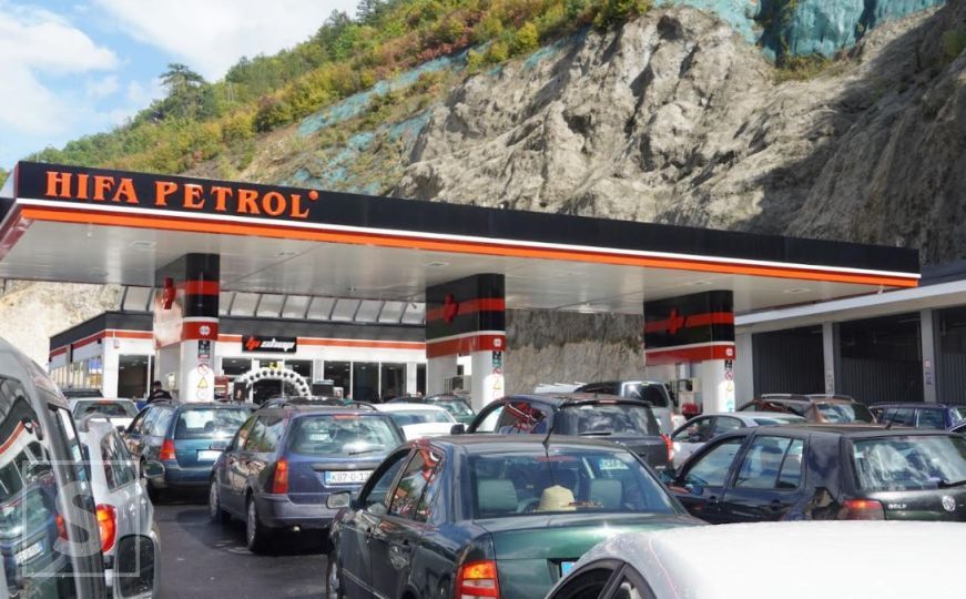 Dok pojedini mediji tvrde da bi gorivo moglo ići na 4 KM, ovo su današnje cijene na pumpama u BiH
