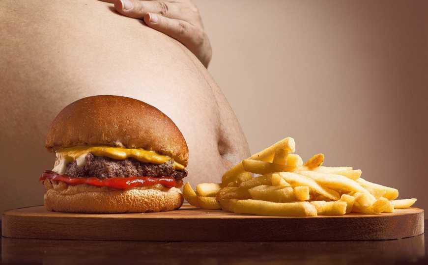 Naučnici objasnili: Zašto se debljamo kada kasno jedemo?