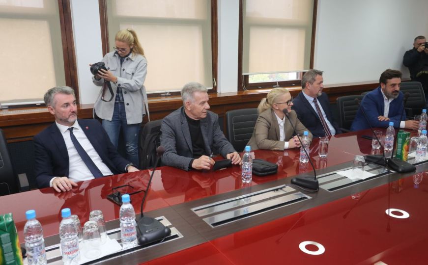 U Sarajevu počeo sastanak lidera opozicije