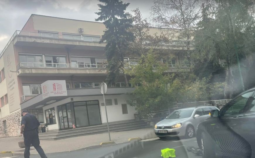 Saobraćajna nesreća kod Opće bolnice u Sarajevu: Vozilom udario u romobil, ima povrijeđenih