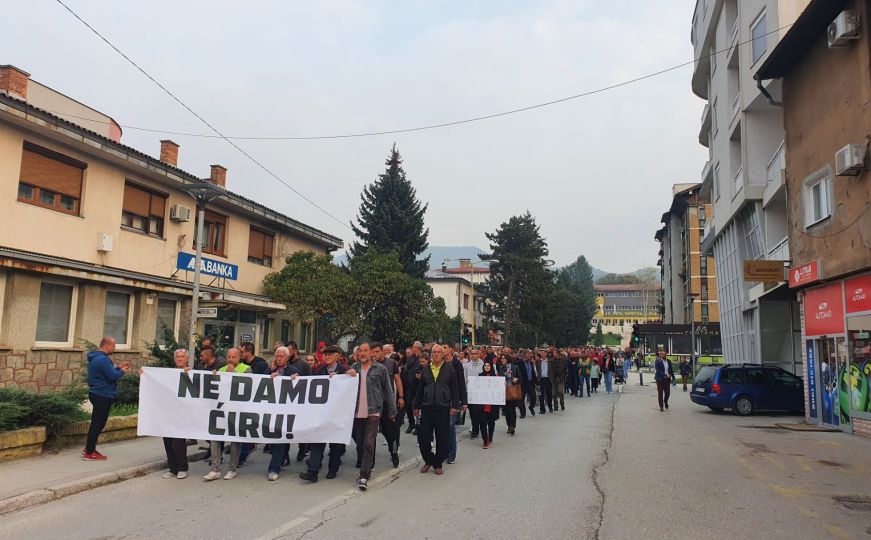 Protestna šetnja građana Zavidovića: 'Ne damo Ćiru Sarajevu'