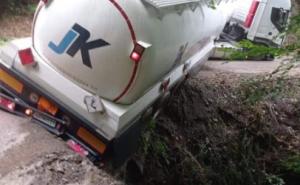 Srbija: Prevrnula se cisterna sa 25 tona sumporne kiseline