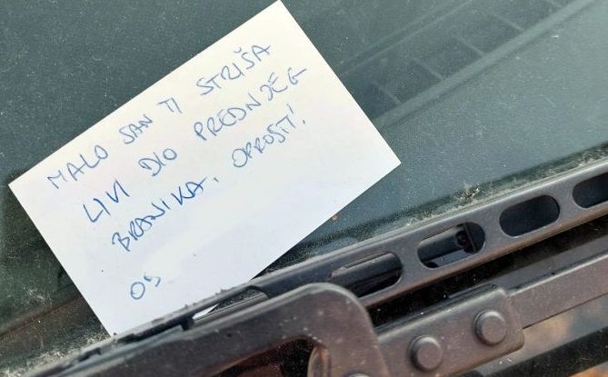 Neko je oštetio parkirani automobil, no poruka dokazuje da još ima dobrih ljudi