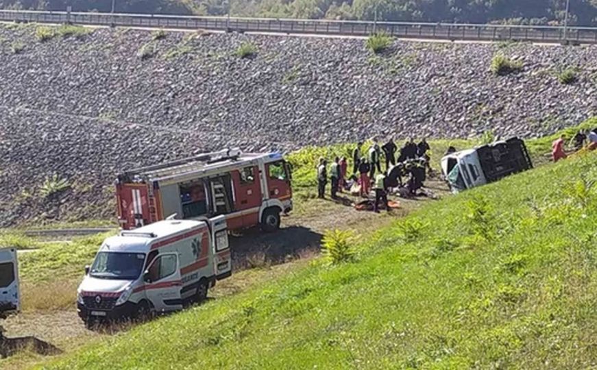 Autobuska nesreća u Srbiji: Ima poginulih, spasioci na terenu