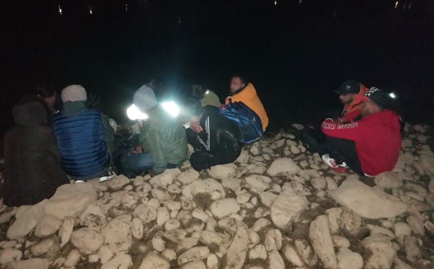 Granična policija BiH uočila čamac iz Srbije, spriječeno krijumčarenje 18 migranata
