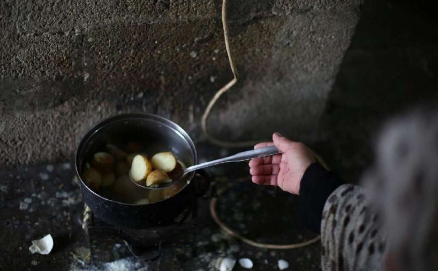 Zabrinjavajući podaci u komšiluku: Na rubu egzistencije živi oko 140.000 Crnogoraca