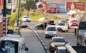 Nesreća na Kobiljoj Glavi: Sudarili se automobil i motocikl, gužva u saobraćaju