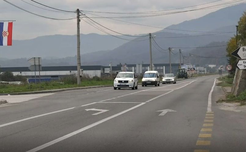 Bura u srednjoj Bosni: SDA traži uklanjanje jarbola sa zastavama hrvatskog naroda uz magistralni put
