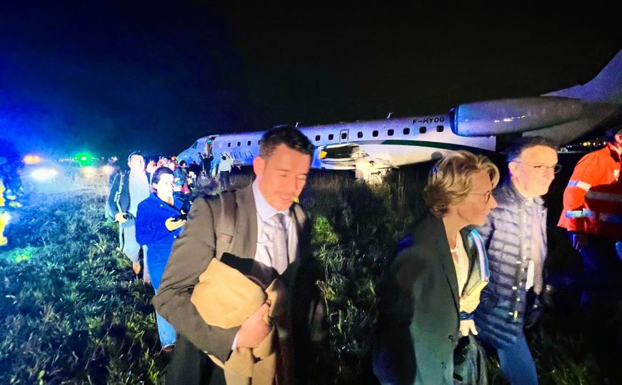 Drama na nebu: Avion u kojem je bila francuska ministrica u posljednji trenutak izbjegao pad