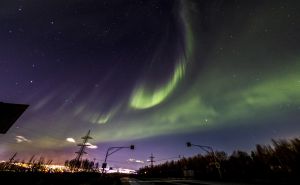 Prirodno čudo iznad Rusije: Pogled na polarnu svjetlost iz Murmanska