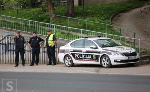 Pljačka u Sarajevu: Razbojnik sa pištoljem upao u kladionicu i oteo novac