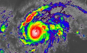 Uragan Roslyn prerastao u kategoriju 4 i ide prema Meksiku: Vjetrovi pušu do 215 kilometara na sat