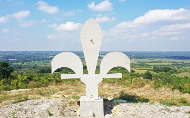 Naredbom inspekcije uklonjen spomenik "ljiljan" u Koraju: "Postali smo tolerantni prema svemu"