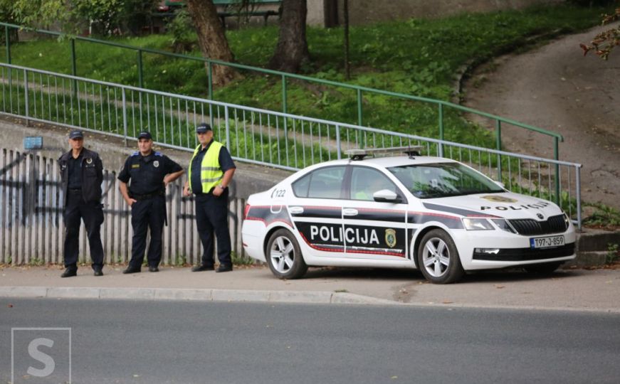 Na ulici u centru Sarajeva zatečen sa pištoljem, priveden je