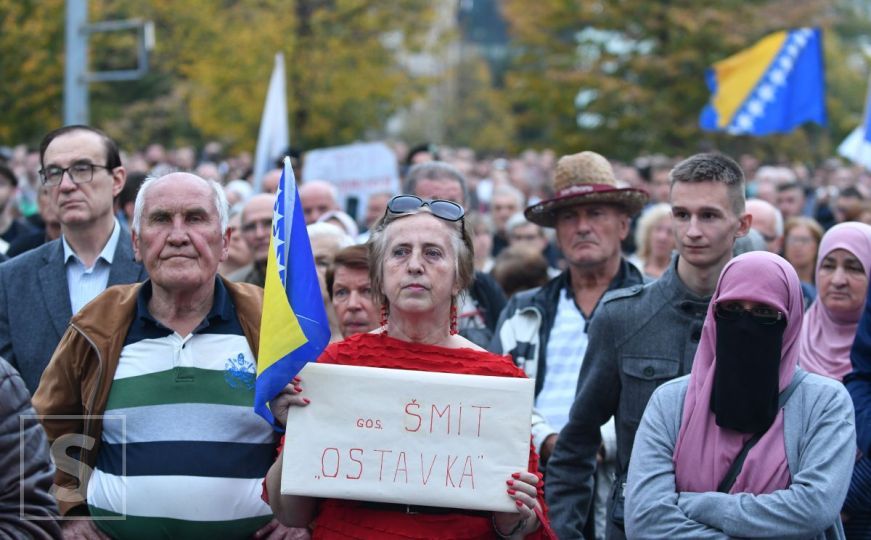 Građani na protestima poručili Schmidtu: "Ili povuci nametnuto ili napusti BiH"