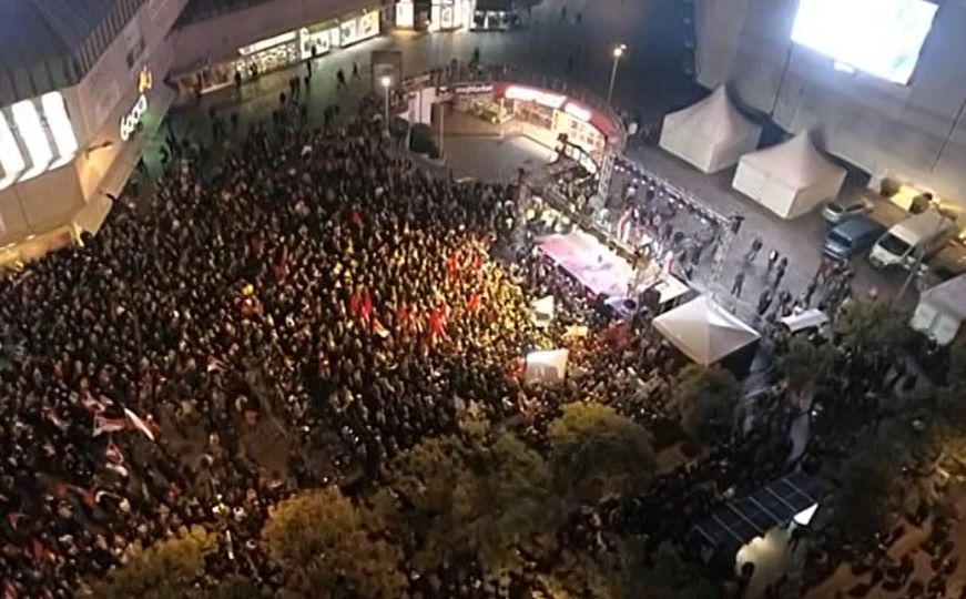 Poruke sa protesta u Banjoj Luci: "Ako nas je ovdje 50.000, 100.000 će nas biti u Sarajevu"
