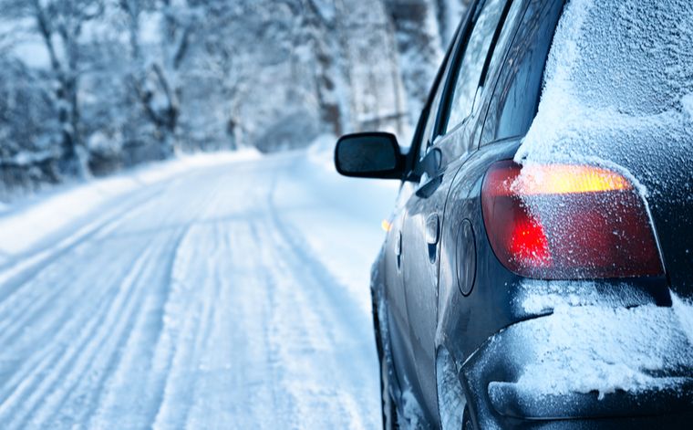 Zima je pred vratima: Na koliko bara je ispravno napumpati gume za sigurnu zimsku vožnju?