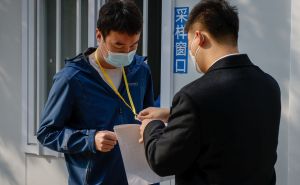 Kina počela sa upotrebom vakcine protiv koronavirusa koja se udiše