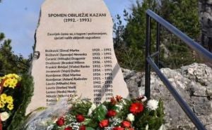Porodice žrtava zločina na Kazanima zahtijevaju novi spomenik u centru Sarajeva