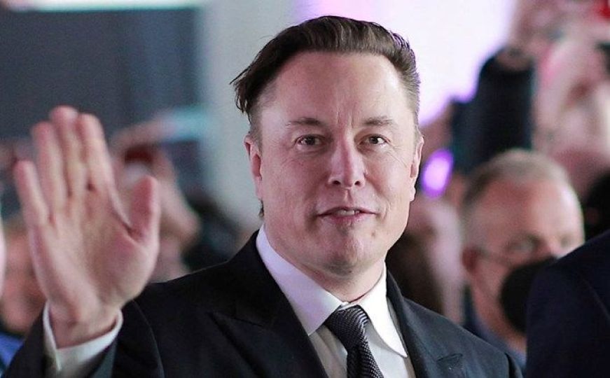 Elon Musk kupio Twitter za 44 milijarde dolara i odmah otpustio direktore