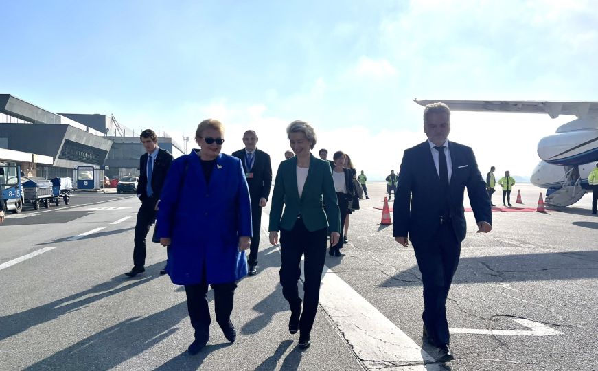 Ursula von der Leyen stigla je u Sarajevo, evo ko je dočekao na aerodromu